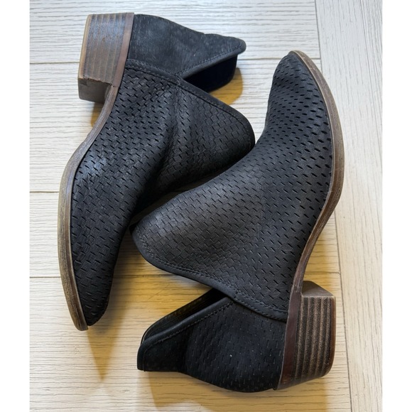 Lucky Brand Women's Baley Perforated Chop Out Nubuck Leather Ankle Boots Blk 9.5 - Picture 9 of 11